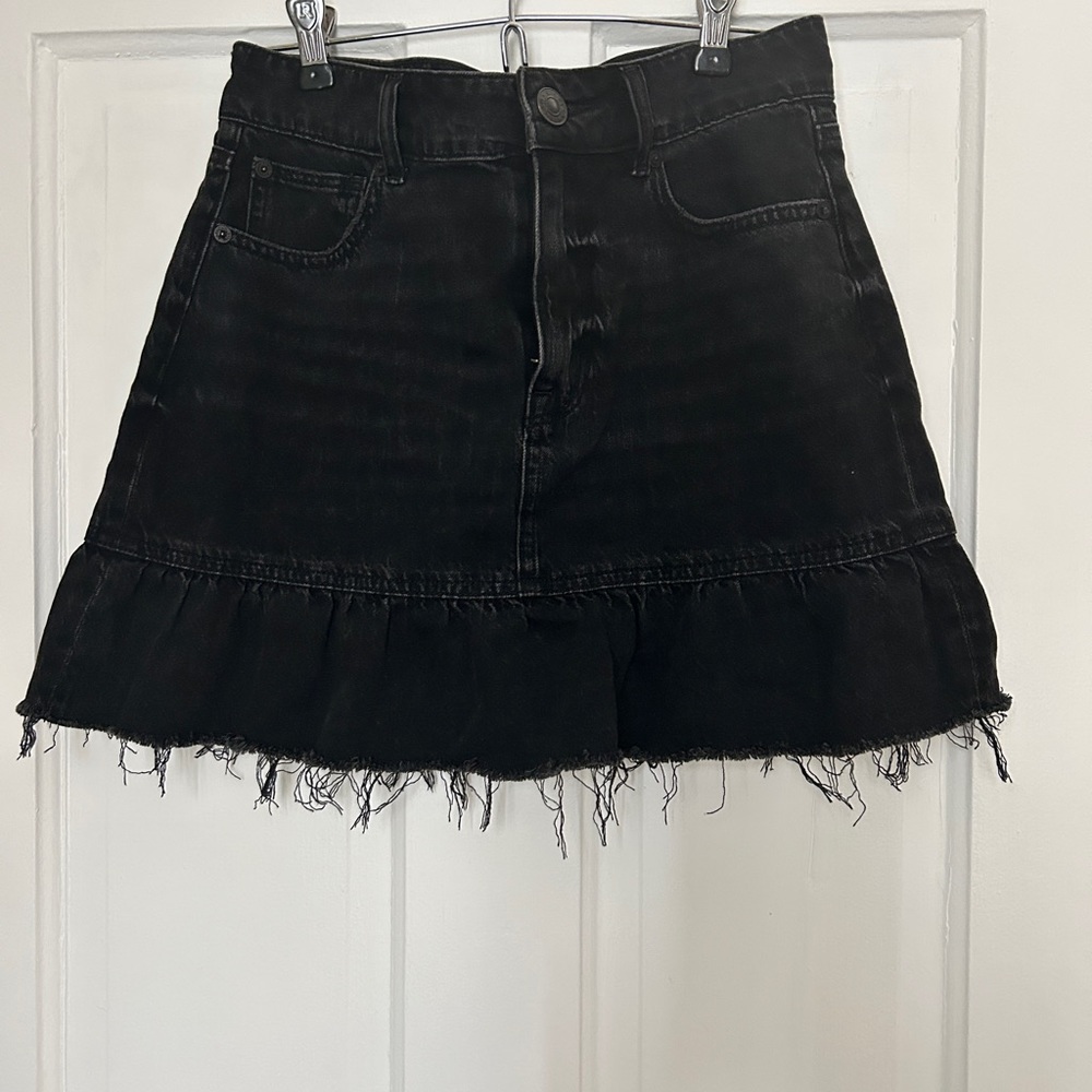 Size 4 mid rise ruffle denim skirt